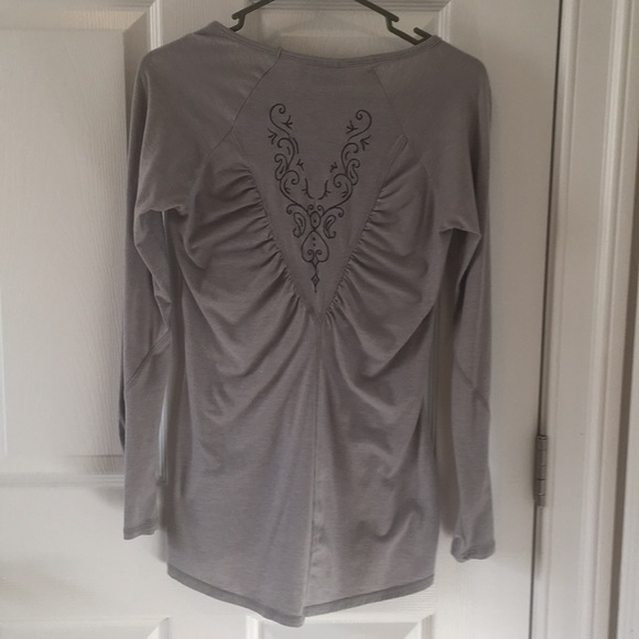 Athleta XS grey shirt with pretty embroidery - Picture 4 of 6
